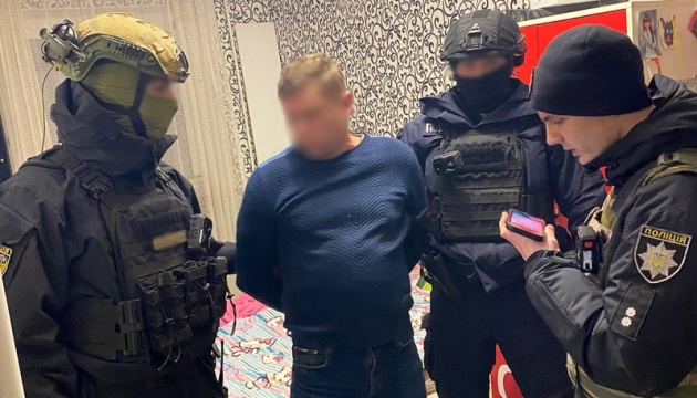 У Чернігові затримали чоловіка, який скоїв напад на військовослужбовця ТЦК У Чернігові затримали чоловіка, який скоїв напад на військовослужбовця ТЦК