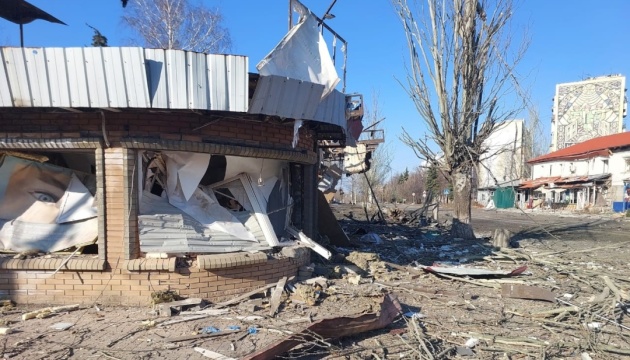 Guerre en Ukraine : Trois civils blessés dans des bombardements russes sur la région de Donetsk 