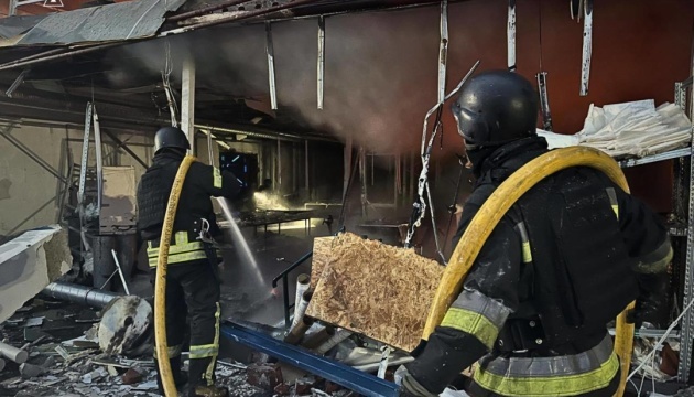 Drohnenangriff auf Region Kyjiw: Frau betroffen, Zerstörungen gemeldet