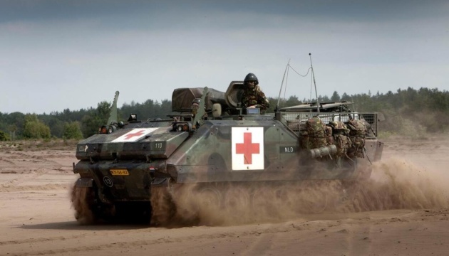 Die Niederlande übergeben der Ukraine 25 gepanzerte Fahrzeuge zur Evakuierung der Verwundeten Die Niederlande übergeben der Ukraine 25 gepanzerte Fahrzeuge zur Evakuierung der Verwundeten