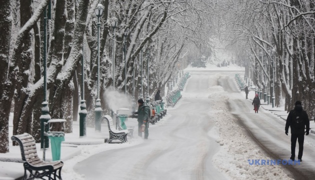В Україні завтра без опадів, вночі очікується до 24° морозу, на дорогах - ожеледиця