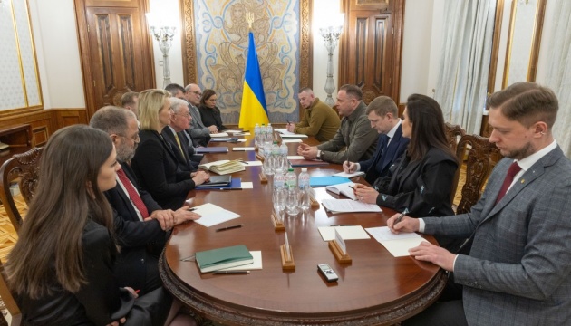 Le chef de l’administration présidentielle ukrainienne rencontre l'émissaire américain pour l'Ukraine et la Russie