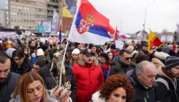 Протести в Сербії: студенти блокували дороги та міст у Белграді
