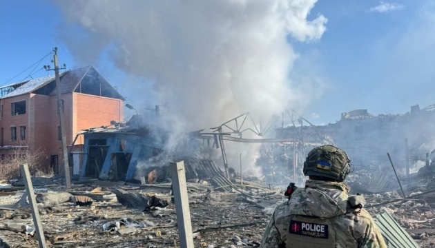 Війська РФ скинули на Костянтинівку три авіабомби: є загиблий та двоє поранених Війська РФ скинули на Костянтинівку три авіабомби: є загиблий та двоє поранених