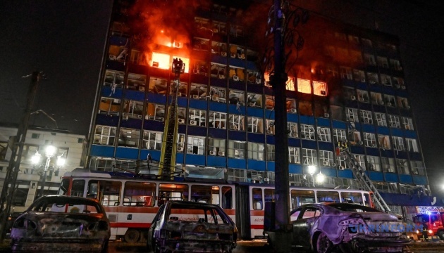 Drone attack on Kyiv: debris falls in four districts, damaging buildings and post office Drone attack on Kyiv: debris falls in four districts, damaging buildings and post office