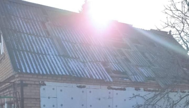 Армія РФ атакувала Нікопольський район артилерією та дронами-камікадзе, є пошкодження Армія РФ атакувала Нікопольський район артилерією та дронами-камікадзе, є пошкодження