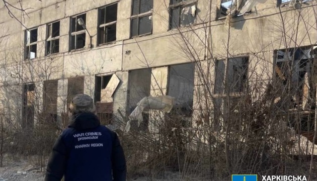 Росіяни вдарили по Харкову КАБом, пошкоджене підприємство на околиці міста Росіяни вдарили по Харкову КАБом, пошкоджене підприємство на околиці міста