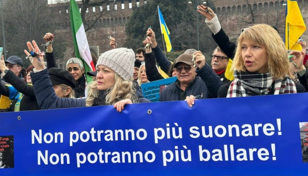 В Італії українські активісти підготували звернення щодо захисту України В Італії українські активісти підготували звернення щодо захисту України
