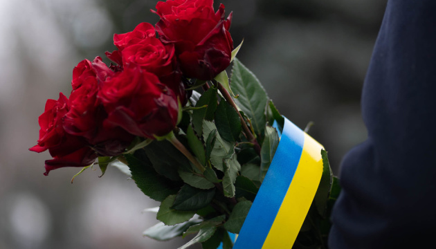 У містах Закарпаття вшановують пам'ять загиблих у війні з Росією У містах Закарпаття вшановують пам'ять загиблих у війні з Росією