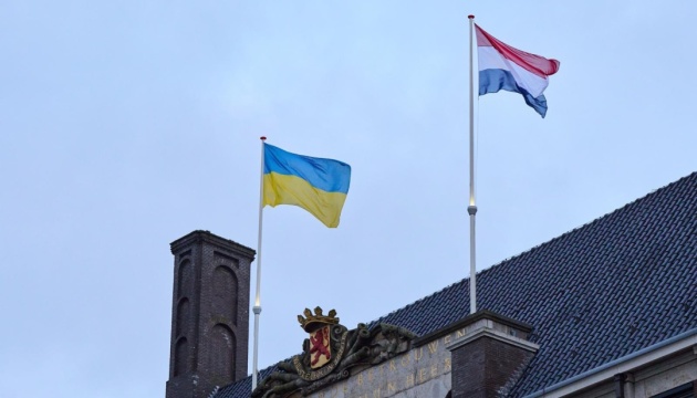 У Гаазі на будівлі Міноборони Нідерландів підняли український стяг У Гаазі на будівлі Міноборони Нідерландів підняли український стяг
