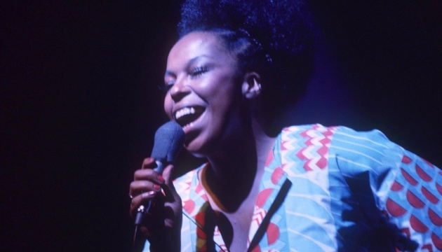 Померла американська соул-співачка Роберта Флек