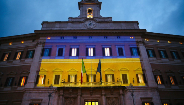 Парламент та МЗС Італії підсвітили кольорами українського прапора