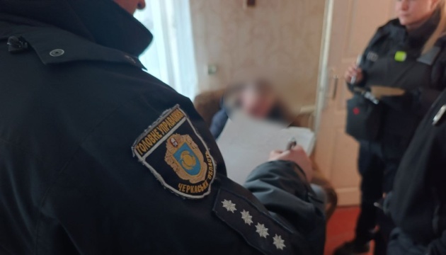 Побиття ветерана у Смілі: поліція затримала трьох молодиків Побиття ветерана у Смілі: поліція затримала трьох молодиків