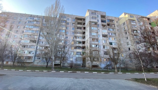 У Херсоні показали наслідки ранкового обстрілу Корабельного району