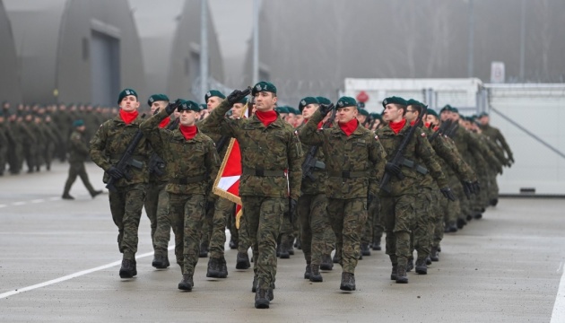 Польща відправляє на кордон із Білоруссю нову бригаду військових