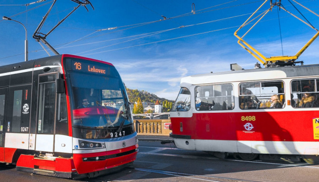 Водій трамвая у Празі накинувся на родину українців з дитиною: у МЗС відреагували