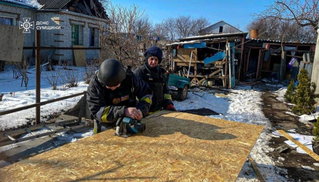 На Сумщині рятувальники завершили роботи на місці російського обстрілу На Сумщині рятувальники завершили роботи на місці російського обстрілу