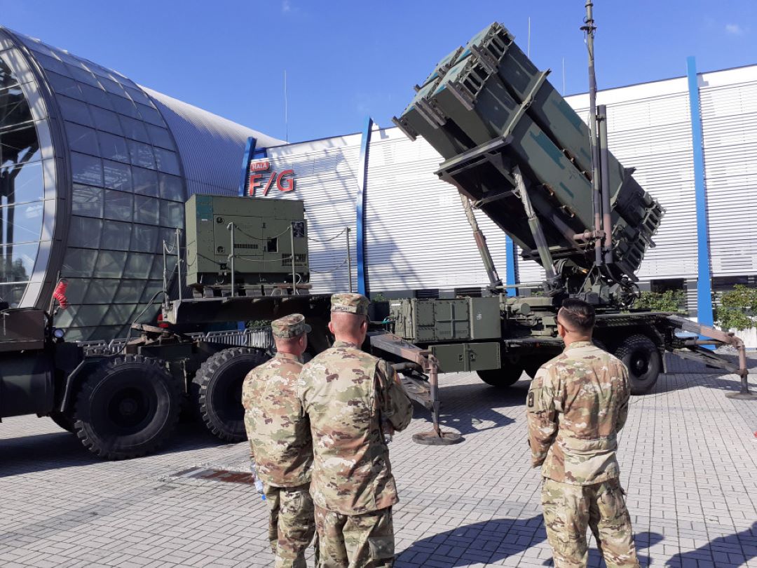 На Міжнародній виставці оборонної промисловості в Польщі американці  демонструють новий варіант ракетної системи Patriot. Фото emkielce.pl