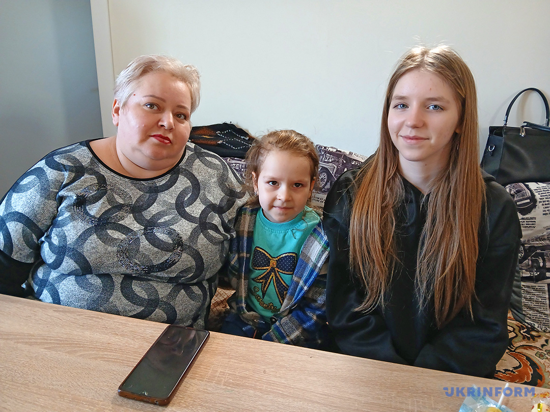 Ольга Буглак із доньками