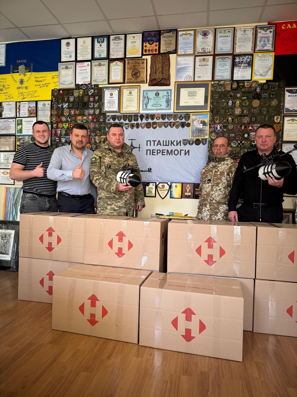 Благодійники передали прикордонникам партію FPV-дронів на оптоволокні