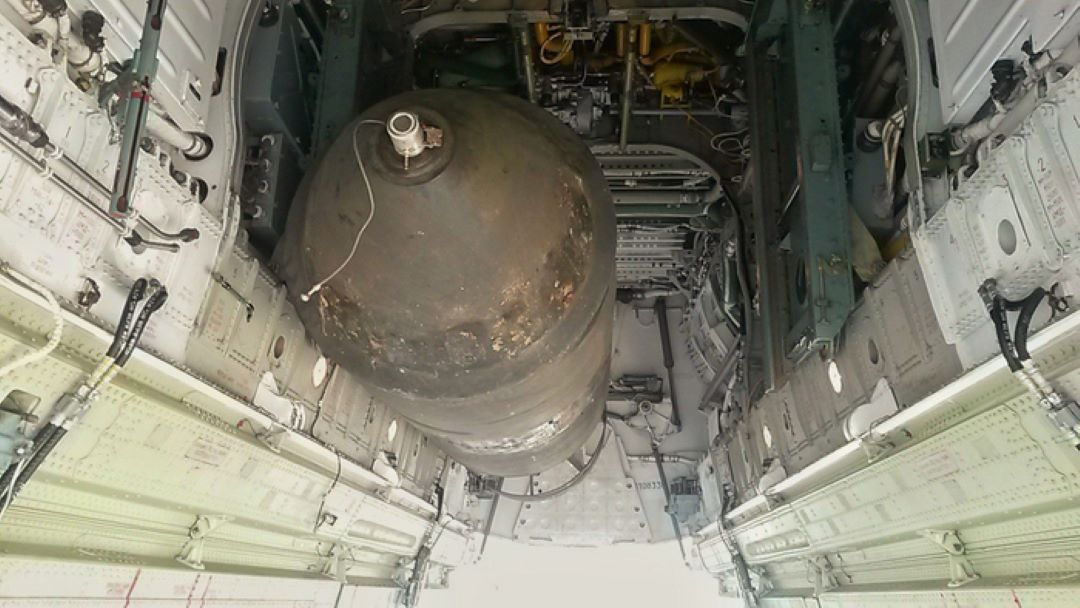 ФАБ-3000 у внутрішньому бомбовому відсіку літака-носія. Фото defence-ua.com ФАБ-3000 у внутрішньому бомбовому відсіку літака-носія. Фото defence-ua.com