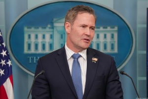 Радник Трампа Волтц і його заступник ідуть у відставку - CBS News