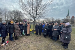 Українці Естонії поклали квіти до Шевченківського дуба та пам’ятного каменя у Таллінні