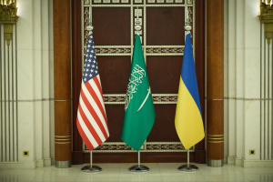 Les délégations ukrainienne et américaine entament des discussions en Arabie saoudite