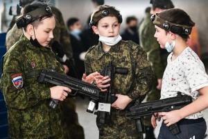 У Держдумі РФ пропонують готувати дітей до війни з п'ятого класу школи - ЦПД