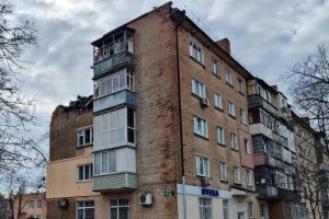 Пошкоджений дроном житловий будинок у Чернігові перед відновленням обстежать експерти