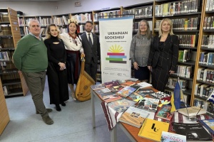 На півночі Греції відкрили нову «Українську книжкову поличку»
