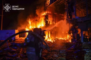 Масована атака РФ на Одещину: постраждали троє підлітків, горів торговельний центр і магазини