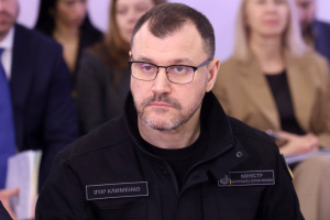 Клименко: До розслідування нападу на журналіста Макарова залучені пів сотні експертів