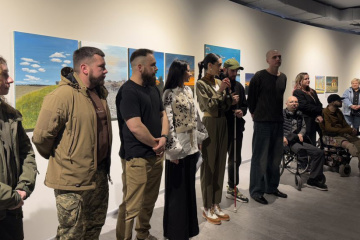Une exposition de peintures et de céramiques réalisées par des soldats gravement blessés a été inaugurée