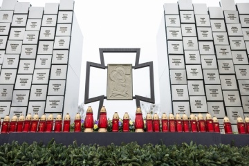 Зеленський у Бучі вшанував пам’ять загиблих