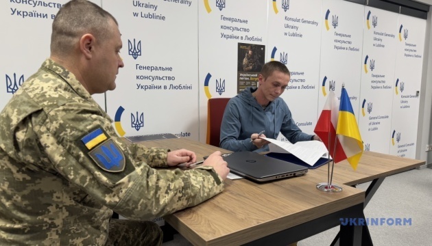 Third group of volunteer fighters signs contracts with Ukrainian Armed Forces in Poland Third group of volunteer fighters signs contracts with Ukrainian Armed Forces in Poland
