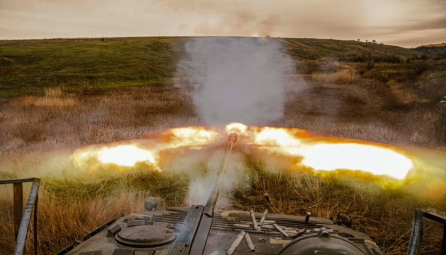 На фронті від початку доби - 64 зіткнення, бої тривають на семи напрямках