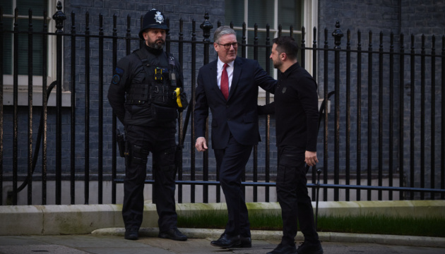 スターマー英首相、ゼレンシキー宇大統領との会談後に米・仏大統領に電話