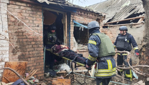 Росіяни обстріляли Нікополь - троє постраждалих Росіяни обстріляли Нікополь - троє постраждалих