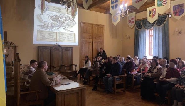 У Кам’янці-Подільському презентували історико-туристичний маршрут «Кам’янець османський» У Кам’янці-Подільському презентували історико-туристичний маршрут «Кам’янець османський»