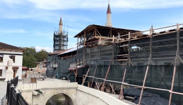 У Криму окупанти знищили унікальну фреску Ханського палацу в Бахчисараї