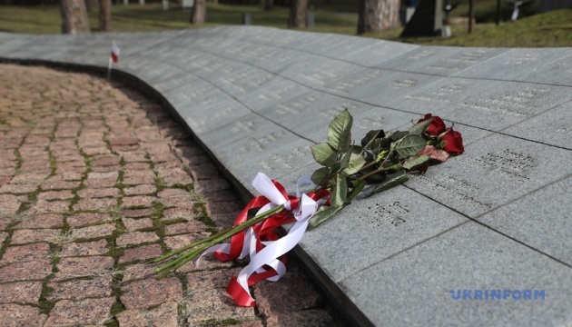 У заповіднику «Биківнянські могили» вшанували пам'ять поляків, яких розстріляла радянська влада У заповіднику «Биківнянські могили» вшанували пам'ять поляків, яких розстріляла радянська влада
