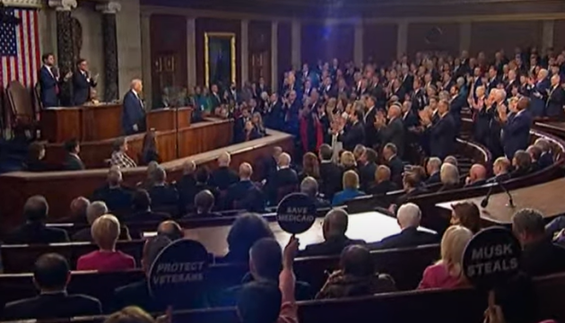 У Білому домі дорікнули демократам - аплодували Україні, а не Трампу