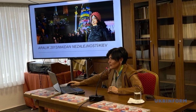 В Анкарі презентували книгу про окупацію Росією Криму В Анкарі презентували книгу про окупацію Росією Криму
