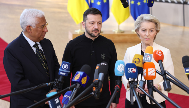 Зеленський прибув на екстрений саміт Євросоюзу у Брюсселі Зеленський прибув на екстрений саміт Євросоюзу у Брюсселі