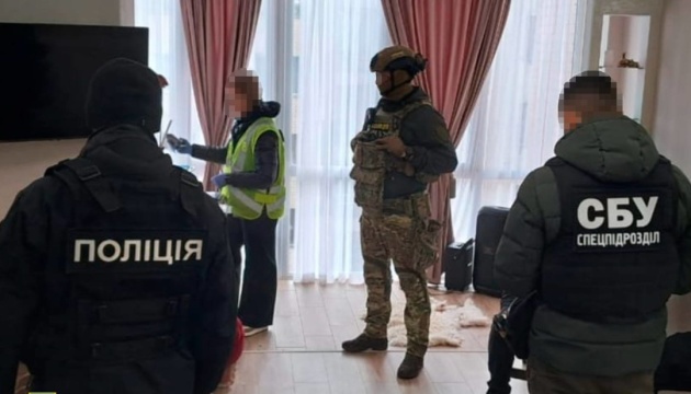 У Хмельницькому викрили схему продажу фіктивних документів для ухилення від мобілізації