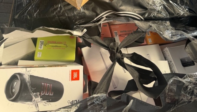 Іноземець намагався незаконно завезти до України гаджети на ₴1,2 мільйона - ДПСУ Іноземець намагався незаконно завезти до України гаджети на ₴1,2 мільйона - ДПСУ