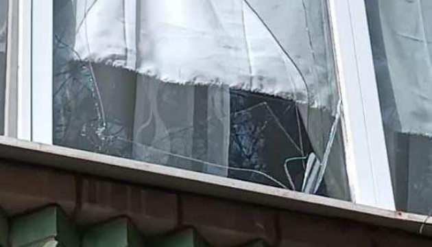 У Херсоні внаслідок обстрілу пошкоджений заклад освіти У Херсоні внаслідок обстрілу пошкоджений заклад освіти