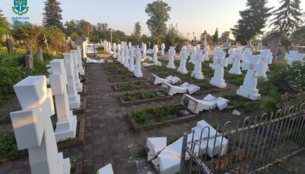Житель Львівщини отримав 9 років в’язниці за наругу над могилами воїнів Житель Львівщини отримав 9 років в’язниці за наругу над могилами воїнів