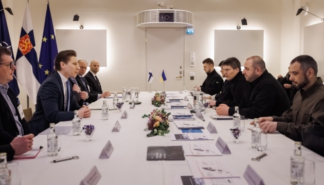 Умєров обговорив з фінськими компаніями виробництво зброї і розвиток систем супутникового зв’язку